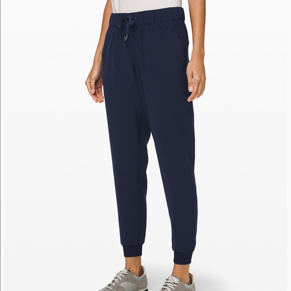 Lululemon On The Fly Jogger Woven